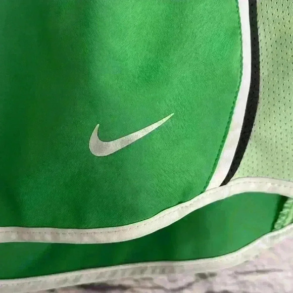 Nike Women's DriFit shorts Green Size X Small - Picture 2 of 6